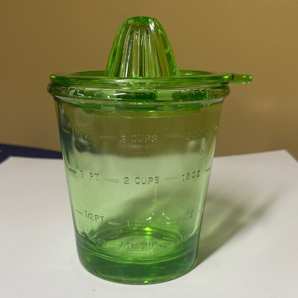 D & B Uranium Glass Juicer with 4 cup Measuring Cup Depression Glass Vintage